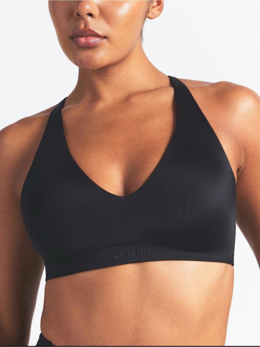 NikeSKIMS Shine V-Neck Bra Obsidian Black Medium Nike x SKIMS
